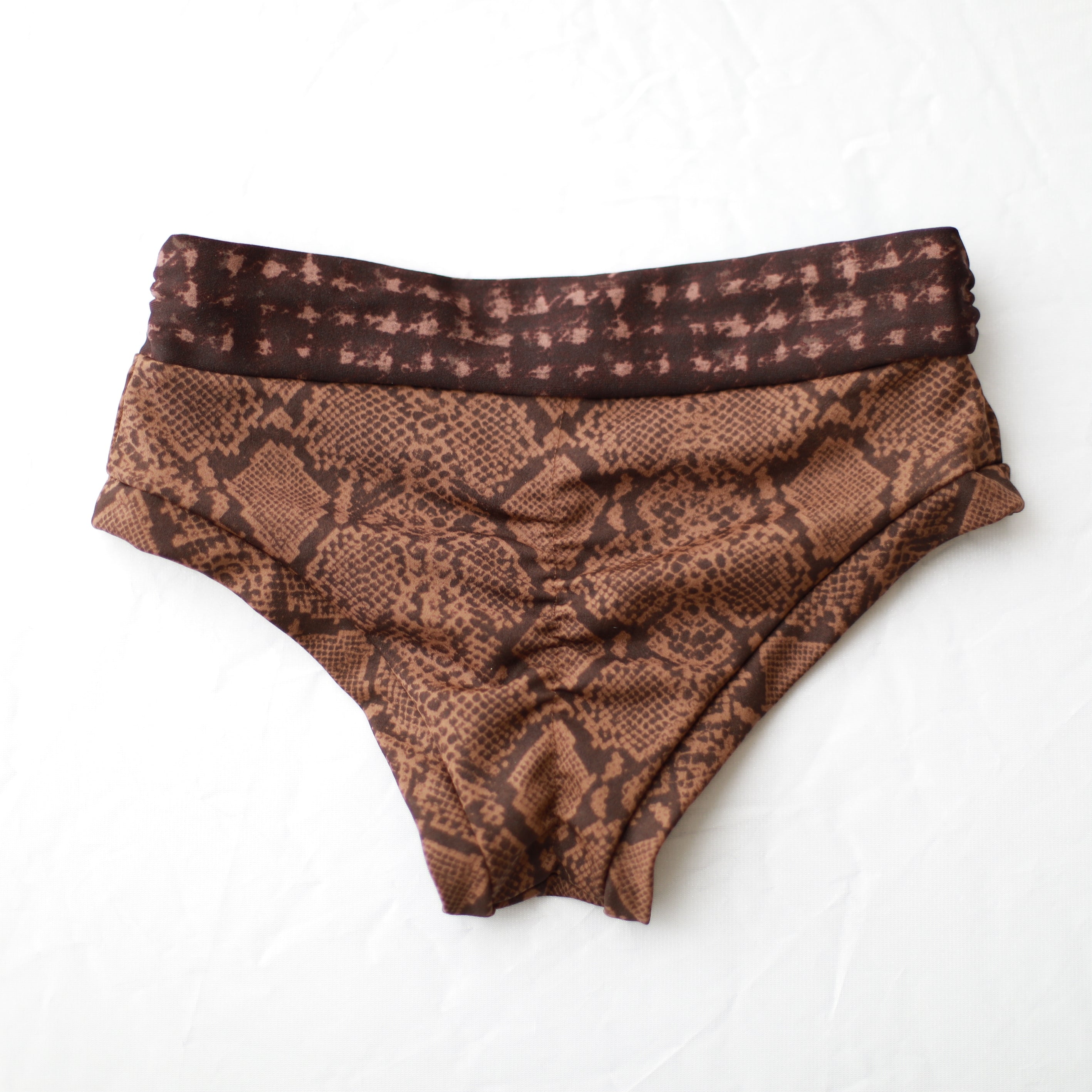 【Sサイズのみ ヒップがキレイに見えるポールダンスパンツ】Primula Shorts MixPython