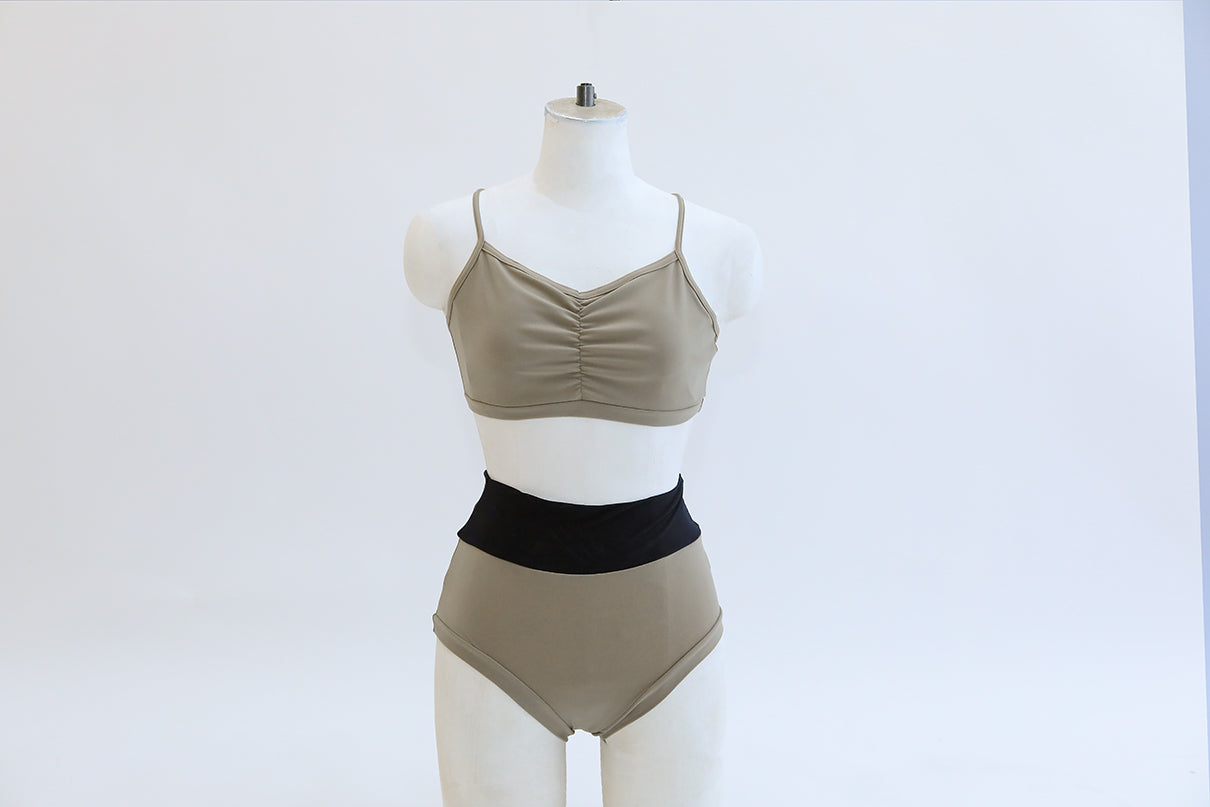 【ポールダンス衣装にも使えるスポーツブラ】Primula Top Beige